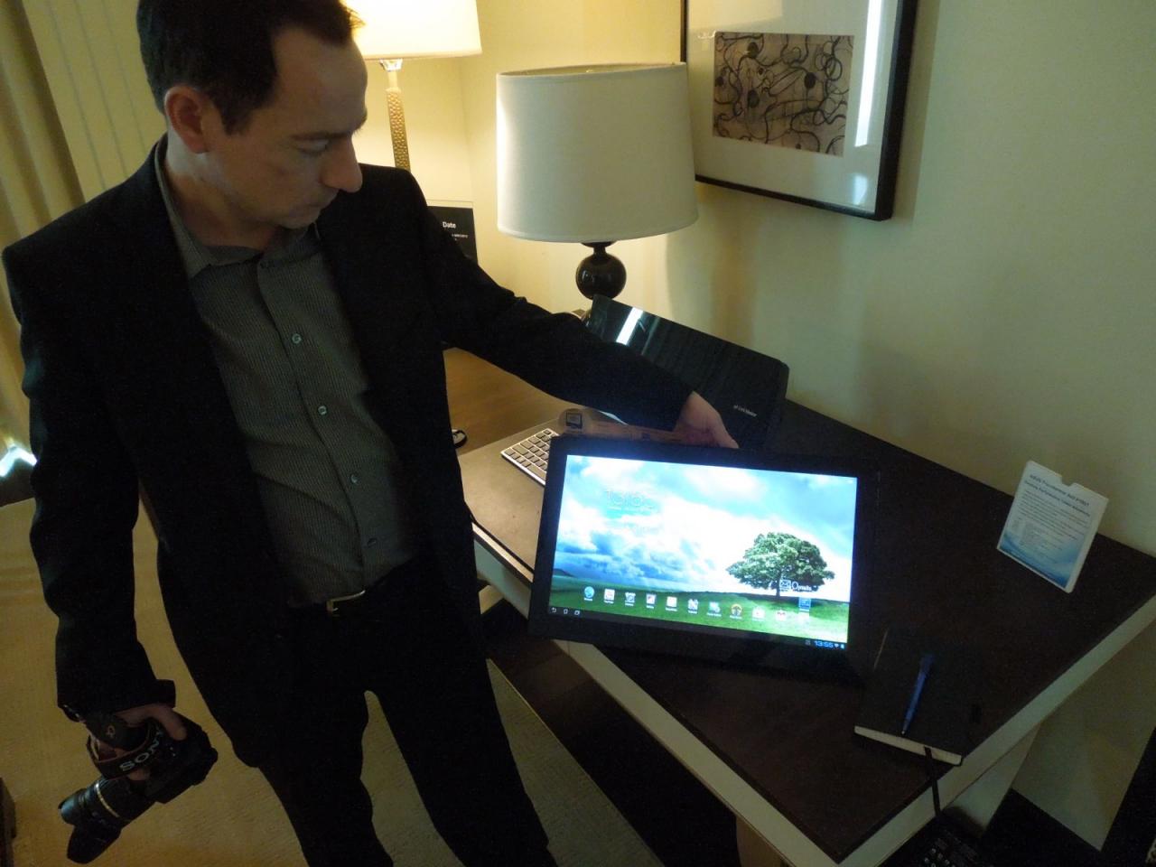 [09/01/2013] Asus kombiniert Android mit Windows 8 im Transformer AiO (2)
