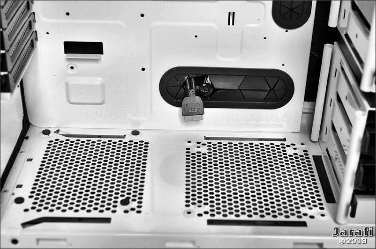 [21/01/2013] Razer Deathadder und Fractal Design R4 Arctic White im PCGHX-User-Test (6)