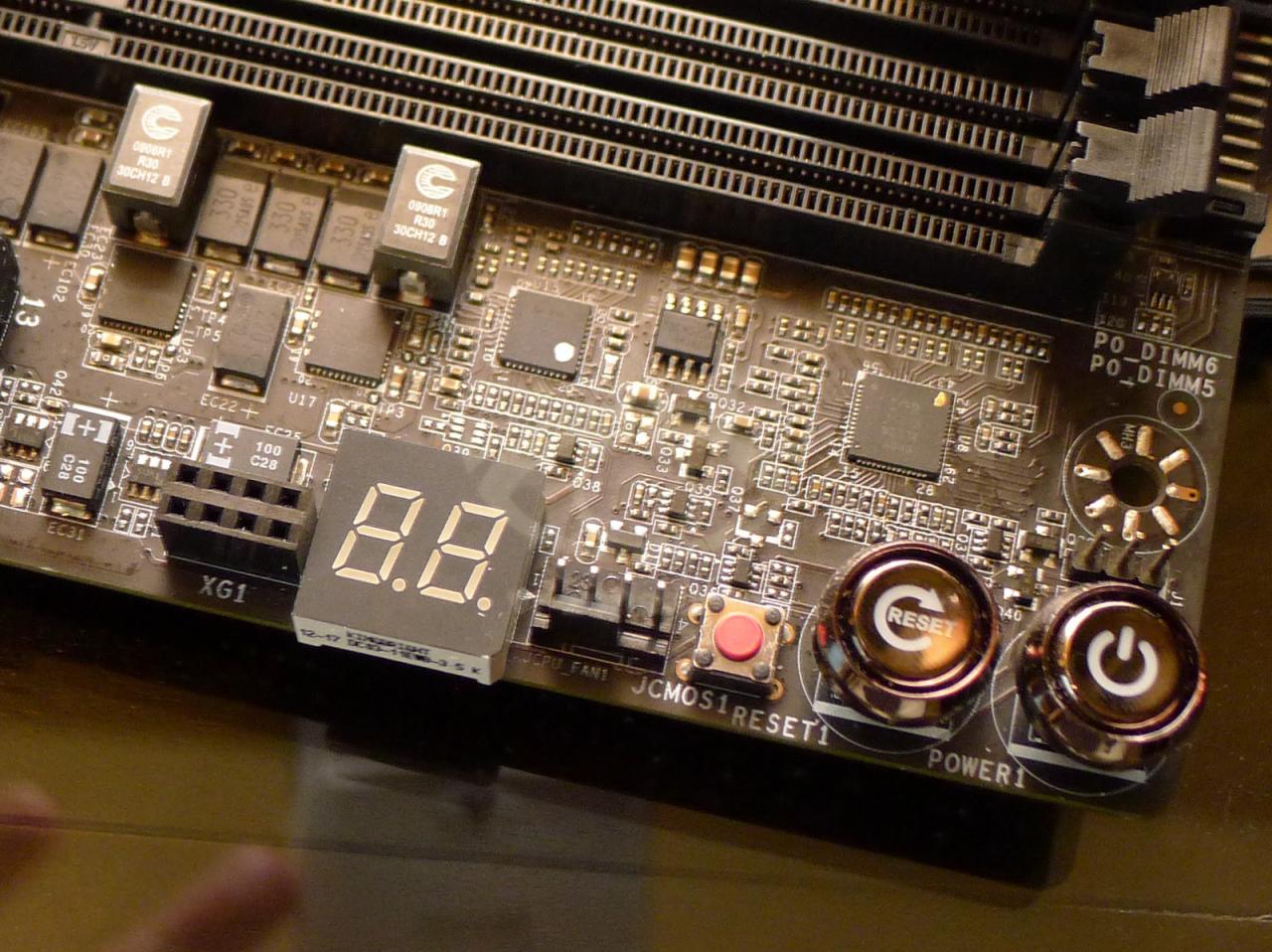 [09/01/2013] EVGA X79 Dark: Hersteller präsentiert High-End-Board für LGA 2011 (2)