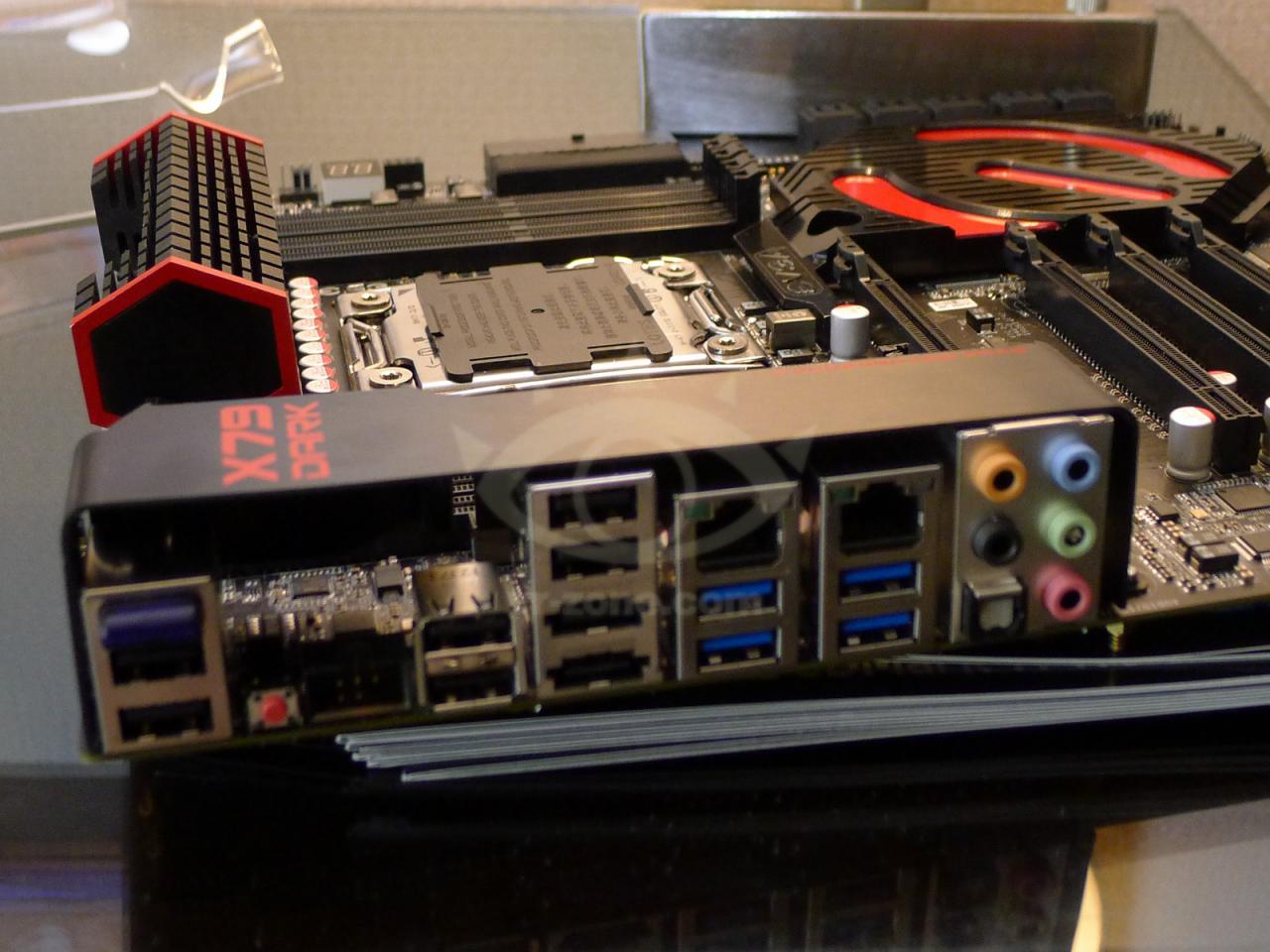 [09/01/2013] EVGA X79 Dark: Hersteller präsentiert High-End-Board für LGA 2011 (4)