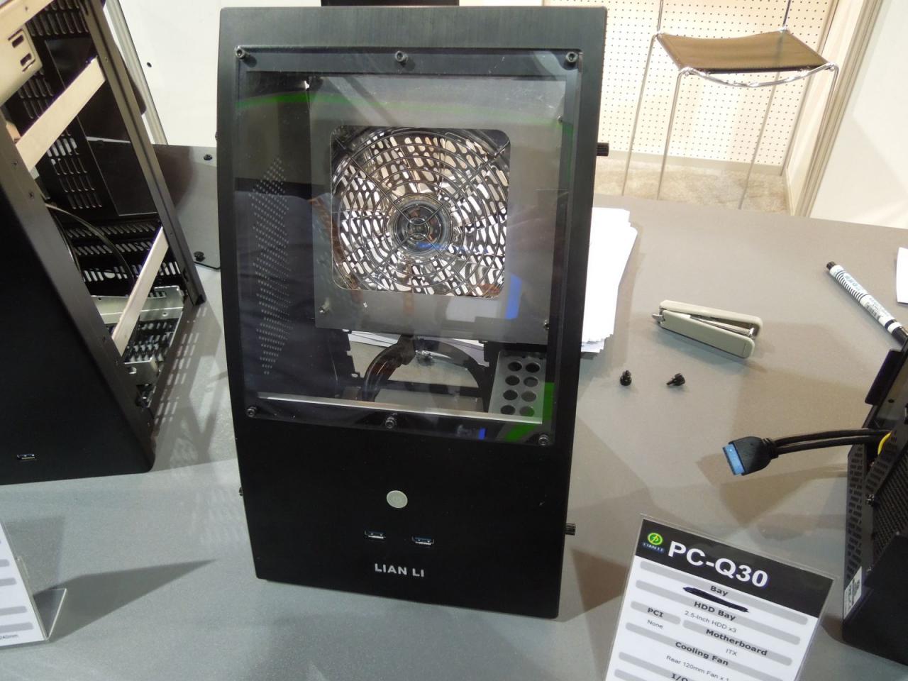 [11/01/2013] Lian Li PC-Q30 (1)