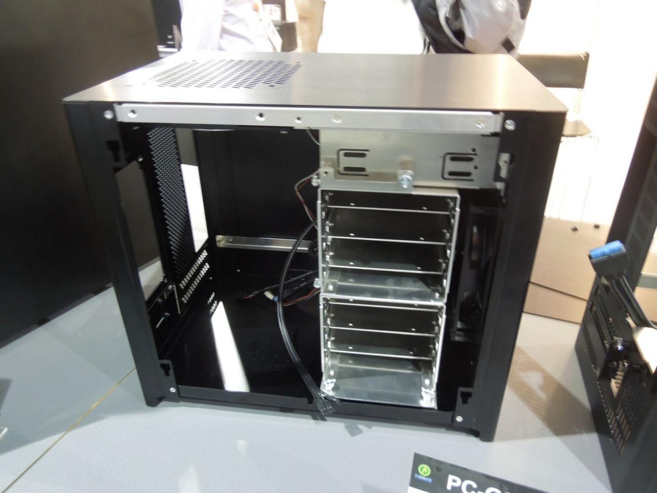 [11/01/2013] Lian Li PC-Q28 (2)