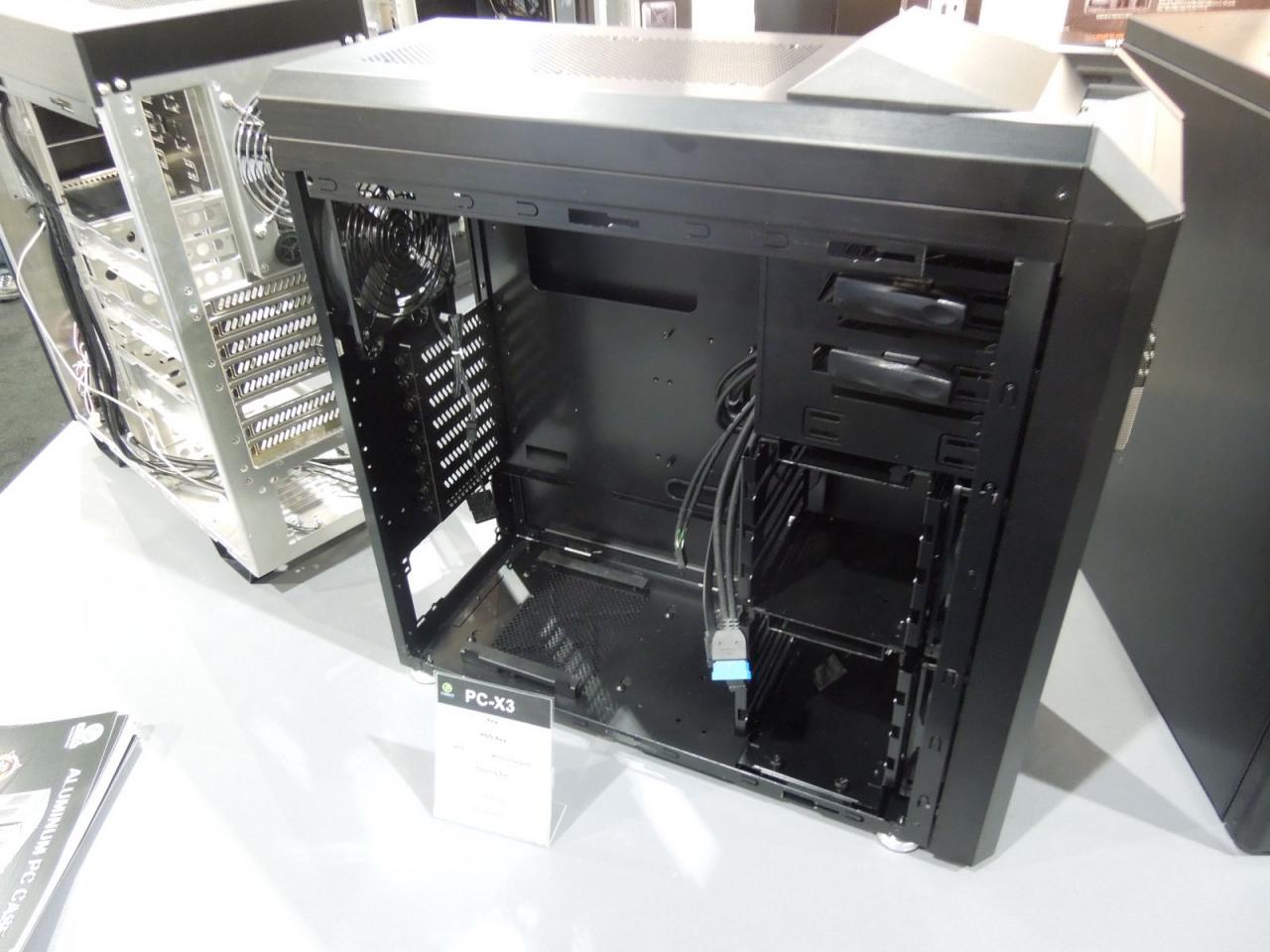 [11/01/2013] Lian Li PC-X3 (2)