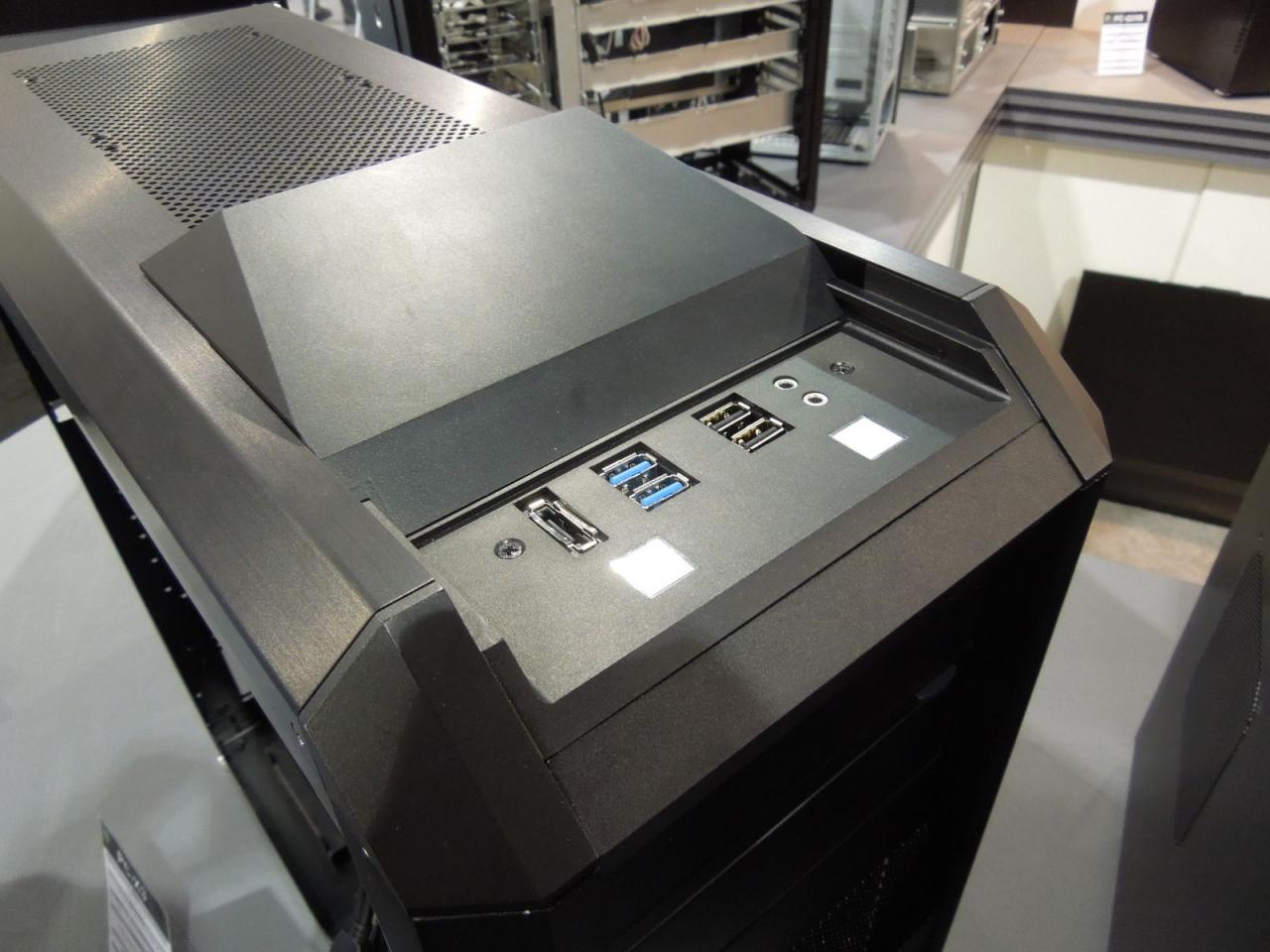 [11/01/2013] Lian Li PC-X3 (4)