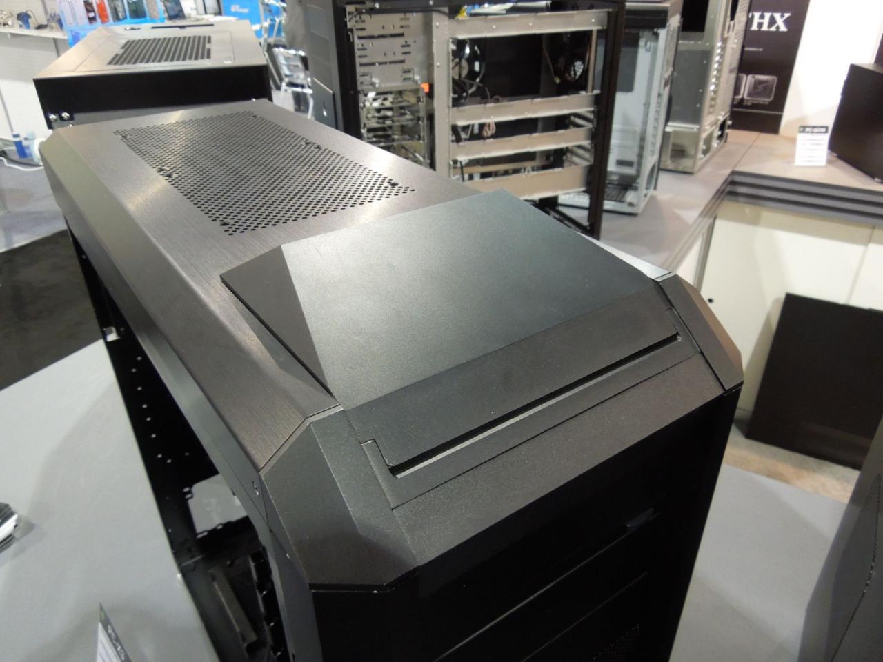 [11/01/2013] Lian Li PC-X3 (5)