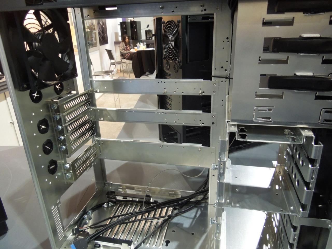 [11/01/2013] Lian Li PC-A18 (4)