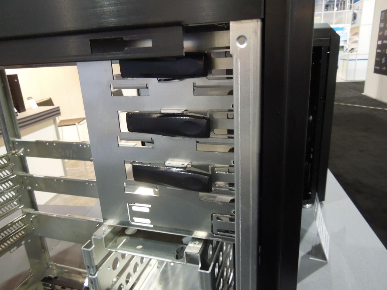 [11/01/2013] Lian Li PC-A18 (5)