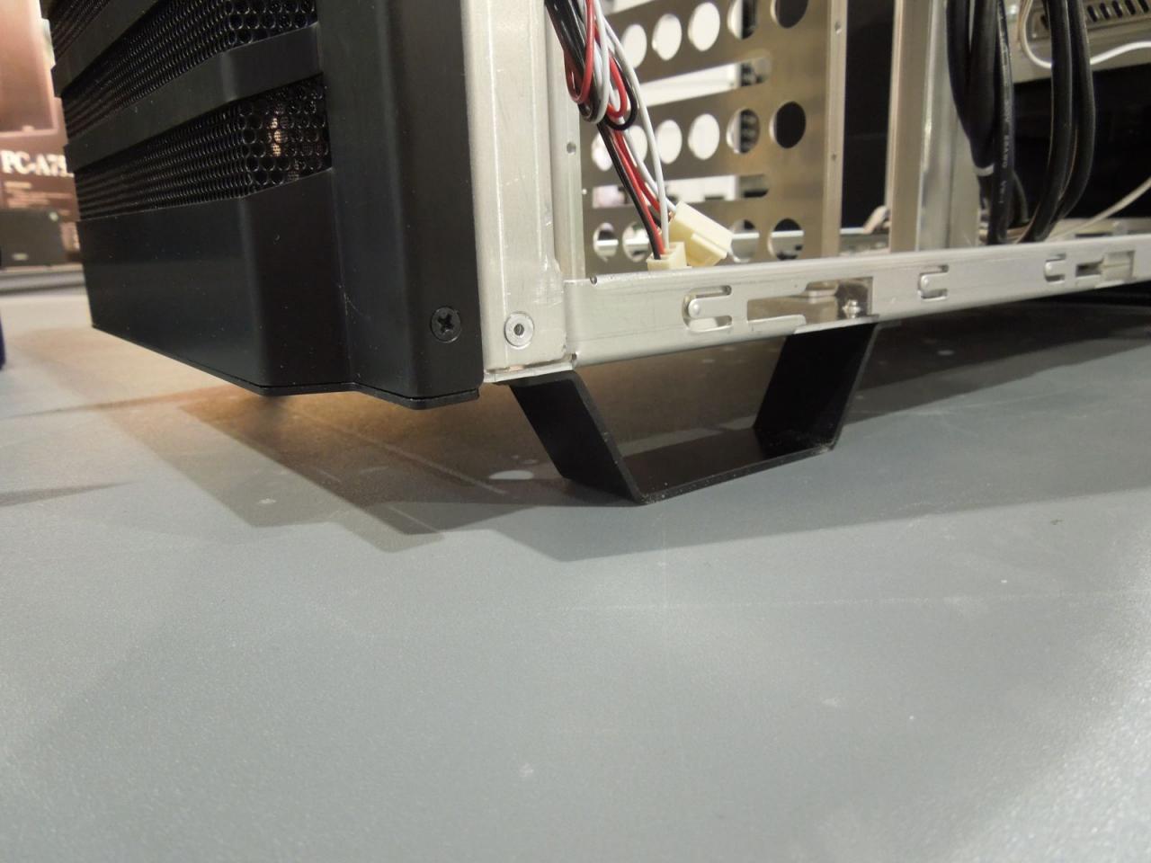 [11/01/2013] Lian Li PC-A18 (7)