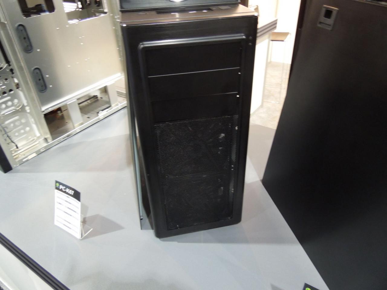 [11/01/2013] Lian Li PC-K67 (2)