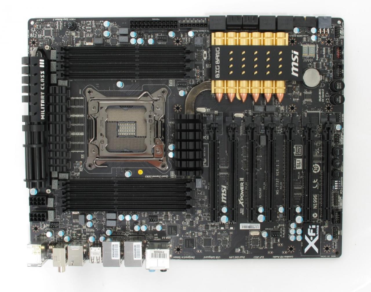 [24/01/2013] MSI Big Bang Xpower II: Auch MSI ging unter die Waffenfans, wie der Kühler in Patronenform zeigt.