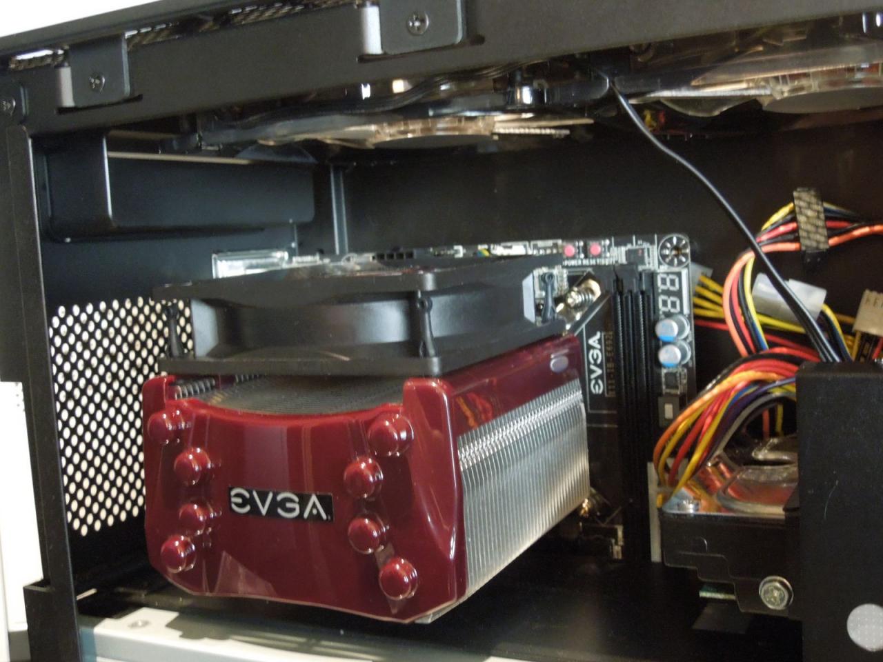 [11/01/2013] Mini-ITX-Gehäuse mit oder ohne Wasserkühlung: EVGA stellt die Mini-ITX-Box vor (3)