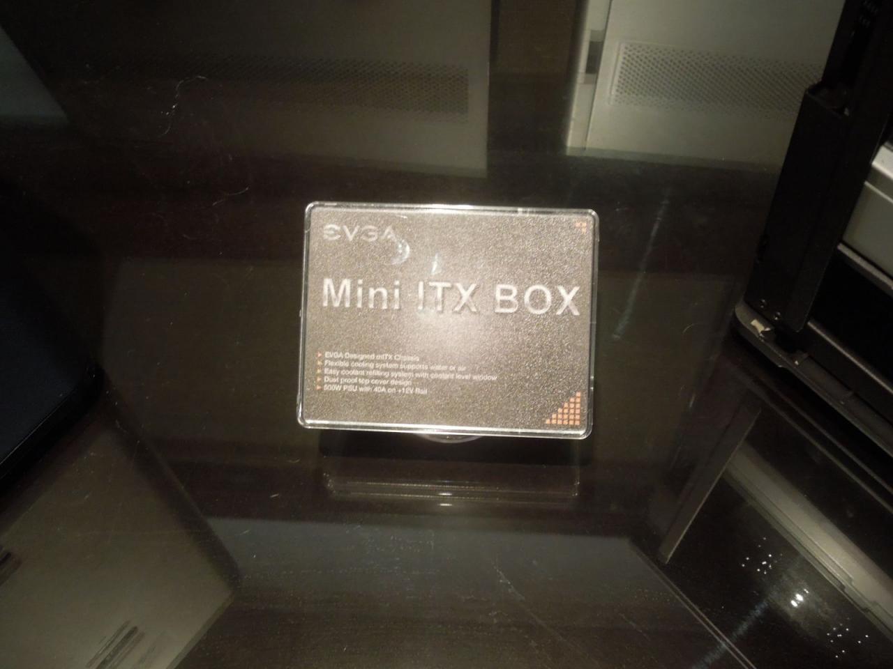 [11/01/2013] Mini-ITX-Gehäuse mit oder ohne Wasserkühlung: EVGA stellt die Mini-ITX-Box vor (4)
