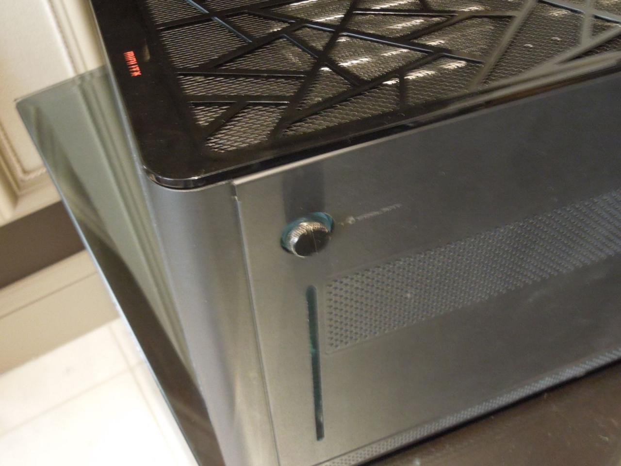 [11/01/2013] Mini-ITX-Gehäuse mit oder ohne Wasserkühlung: EVGA stellt die Mini-ITX-Box vor (5)