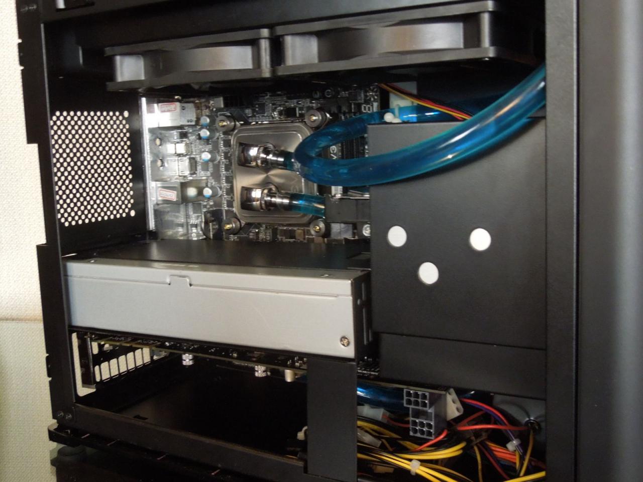 [11/01/2013] Mini-ITX-Gehäuse mit oder ohne Wasserkühlung: EVGA stellt die Mini-ITX-Box vor (7)