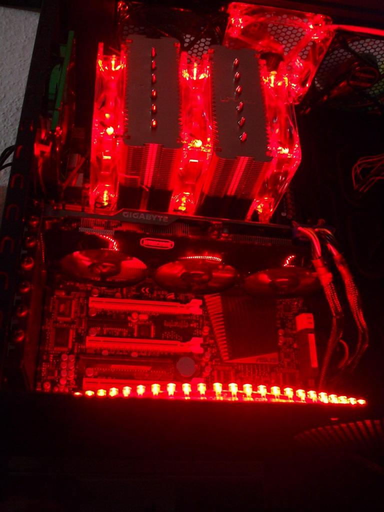 [11/01/2013] Update vom 13.01. mit PCs im Drucker, mit Holz-Gehäuse und als Wohnzimmer-Zwerg (19)