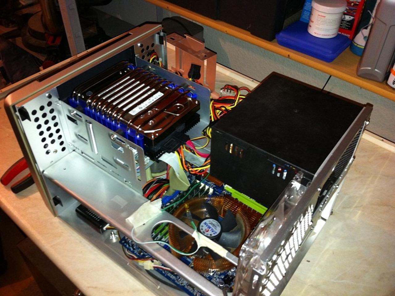 [11/01/2013] Update vom 13.01. mit PCs im Drucker, mit Holz-Gehäuse und als Wohnzimmer-Zwerg (37)