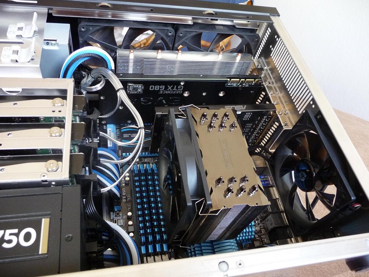 [11/01/2013] Update vom 13.01. mit PCs im Drucker, mit Holz-Gehäuse und als Wohnzimmer-Zwerg (43)