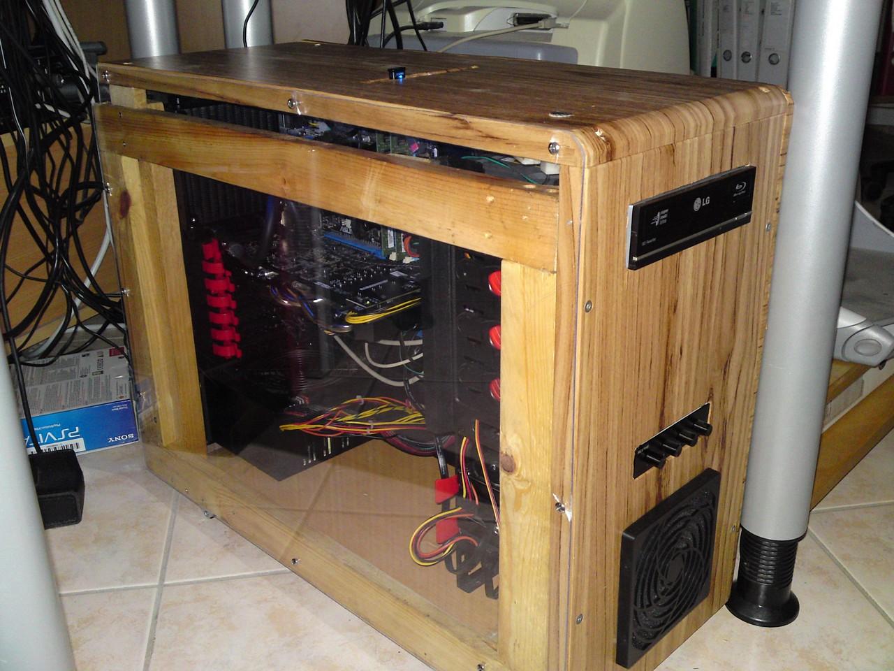 [11/01/2013] Update vom 13.01. mit PCs im Drucker, mit Holz-Gehäuse und als Wohnzimmer-Zwerg (62)