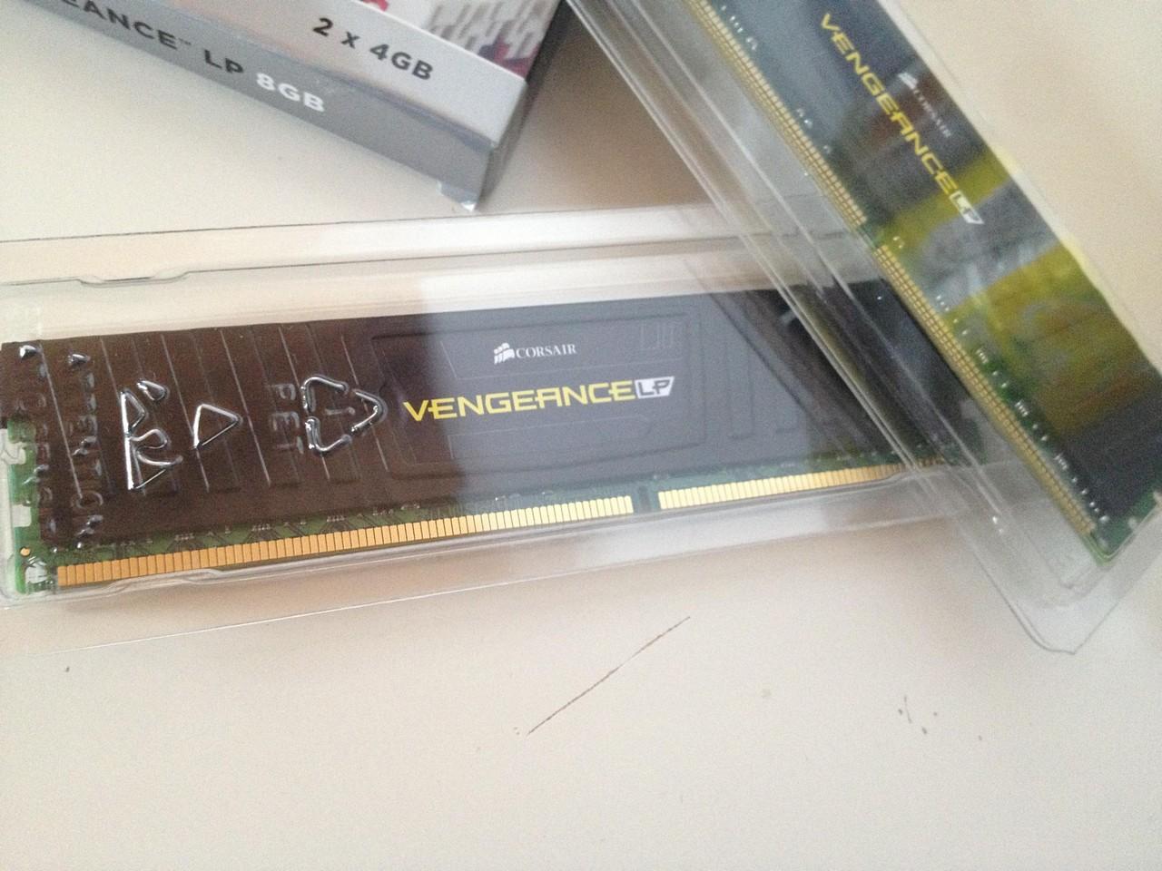[10/01/2013] Update vom 10.01. mit beleuchteten Dominators und Avexir-RAM im MSI-Mpower-Design (22)