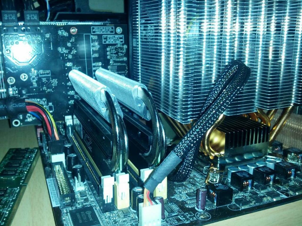 [10/01/2013] Update vom 10.01. mit beleuchteten Dominators und Avexir-RAM im MSI-Mpower-Design (23)