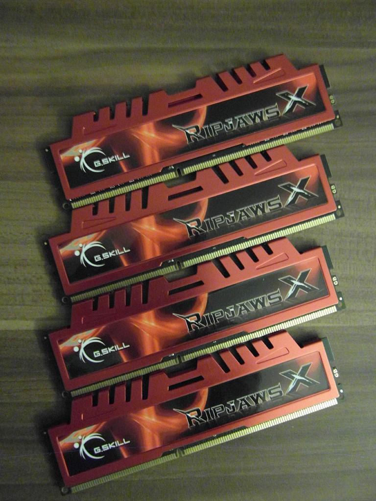 [10/01/2013] Update vom 10.01. mit beleuchteten Dominators und Avexir-RAM im MSI-Mpower-Design (13)