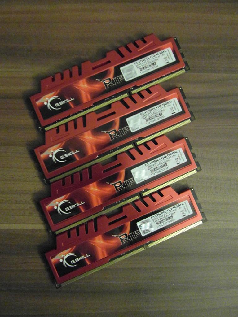 [10/01/2013] Update vom 10.01. mit beleuchteten Dominators und Avexir-RAM im MSI-Mpower-Design (14)