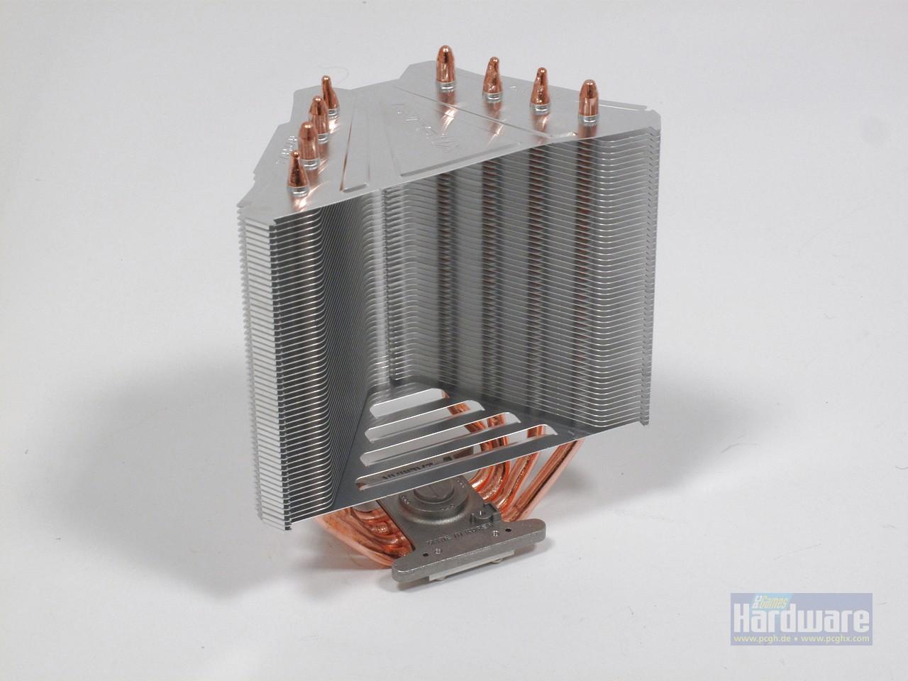 [31/01/2013] NEU Zalman CNPS11X Performa: Das geringe Gewicht des Kühlers erklärt sich nach dem Abnehmen des Lüfters.