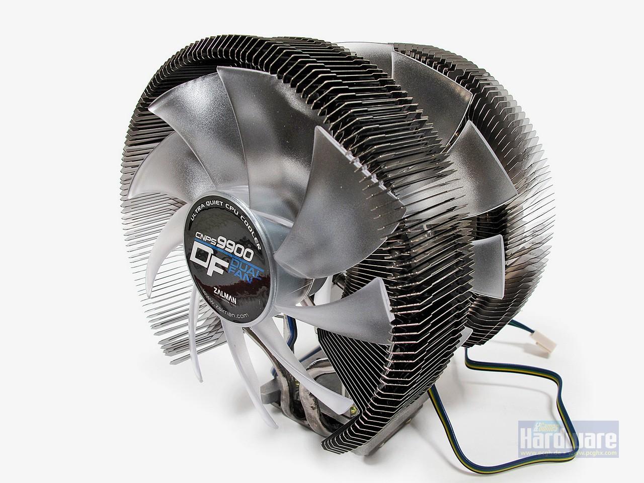 [31/01/2013] NEU Zalman CNPS9900 DF: Die typische Zalman-Bauweise funktioniert auch mit großen 140-mm-Lüftern.