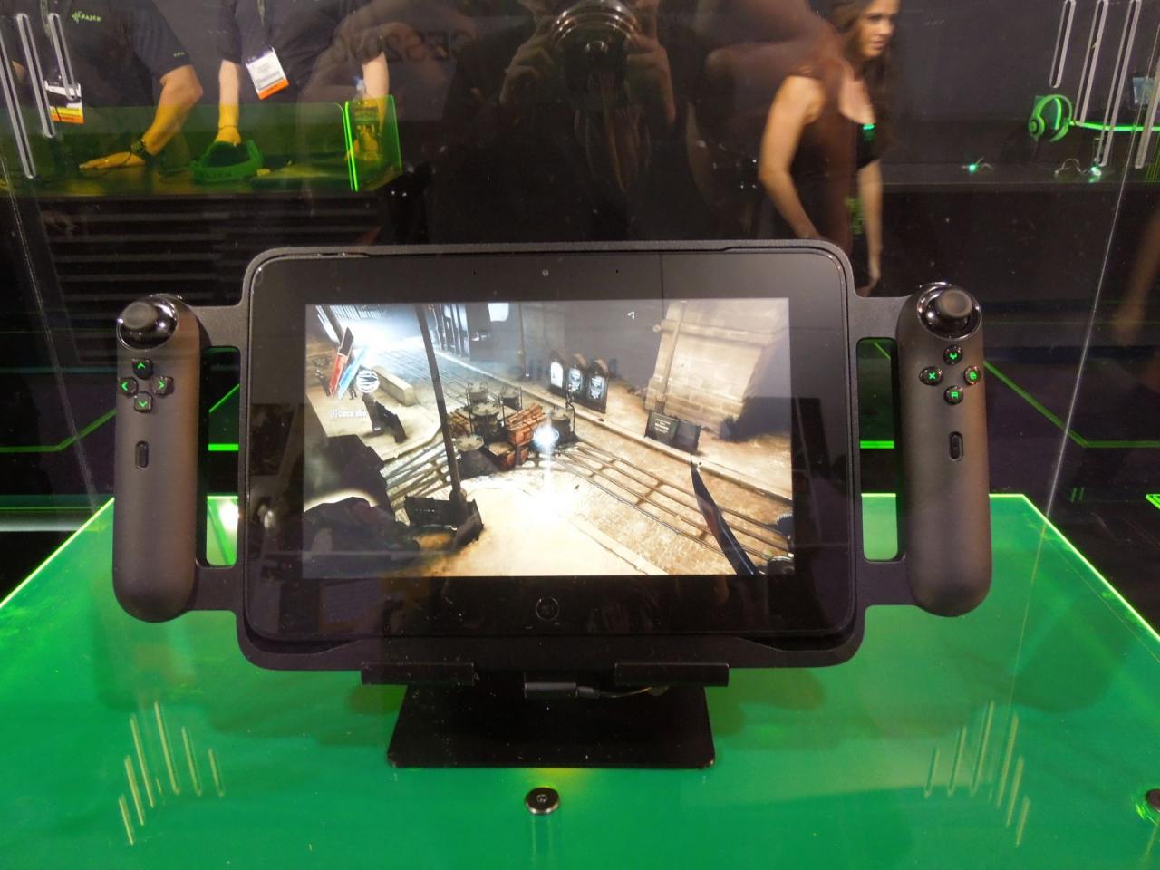 [08/01/2013] Razer stellt Edge auf der CES aus (3)