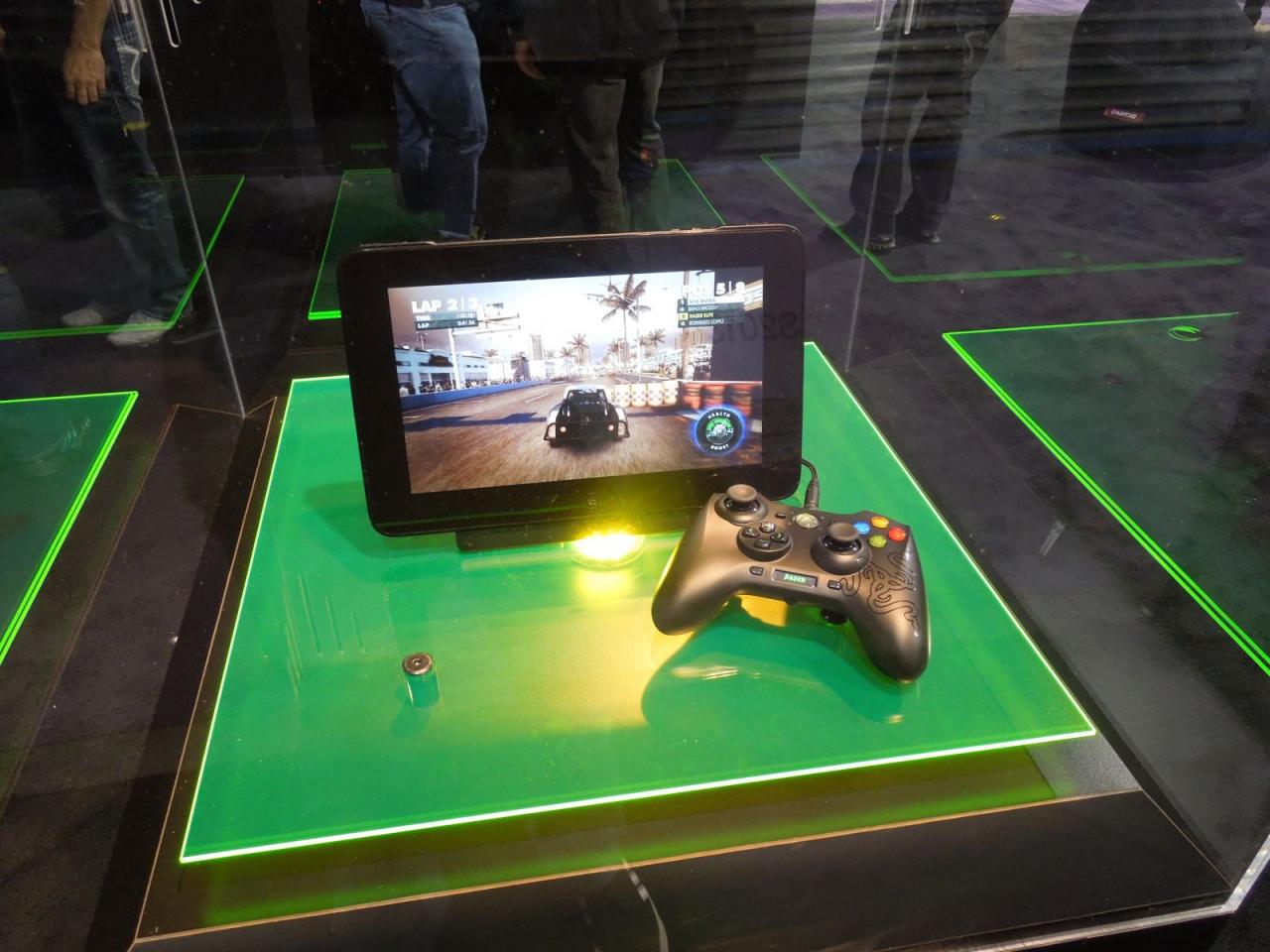 [08/01/2013] Razer stellt Edge auf der CES aus (6)