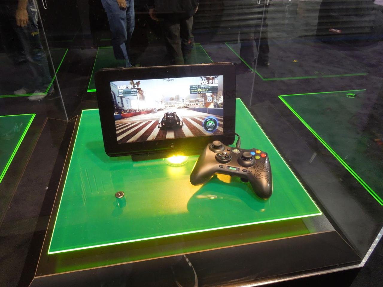 [08/01/2013] Razer stellt Edge auf der CES aus (9)