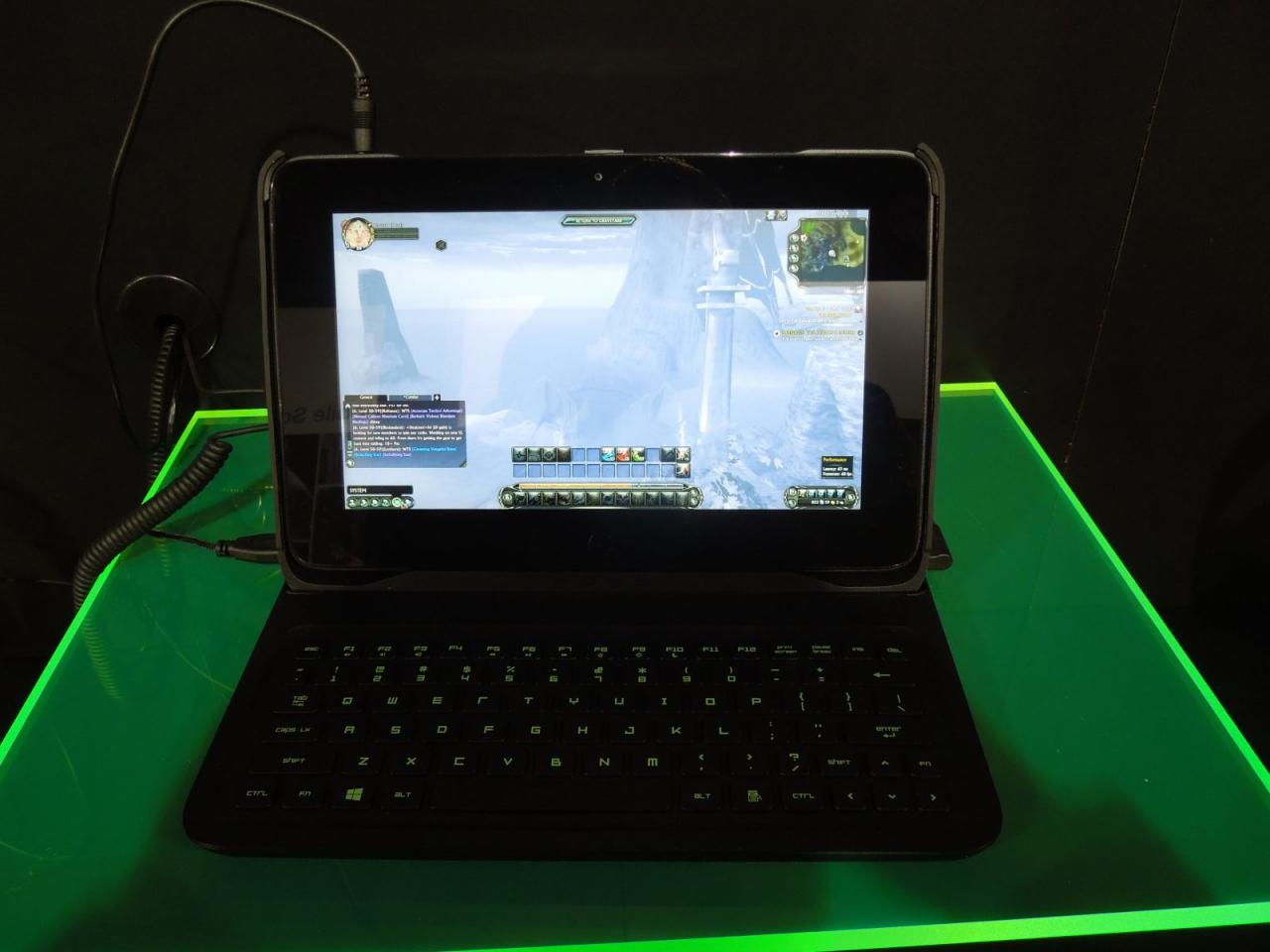 [08/01/2013] Razer stellt Edge auf der CES aus (20)