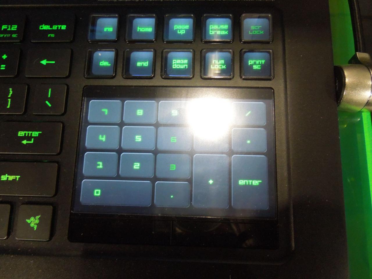 [08/01/2013] Razer stellt Edge auf der CES aus (33)