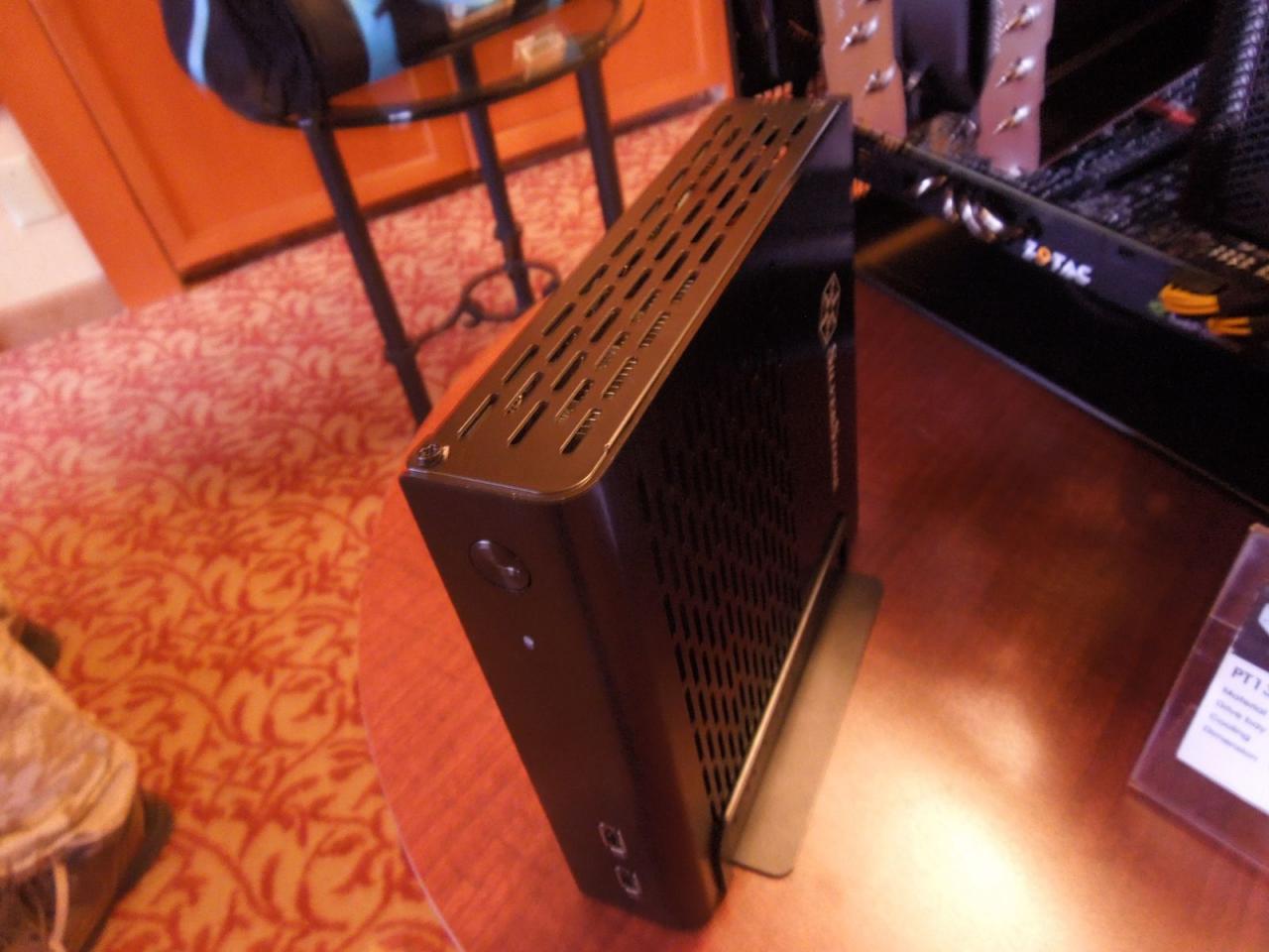 [12/01/2013] PT13: Gehäuse für ultrakompakten Thin-Mini-ITX-PC (2)