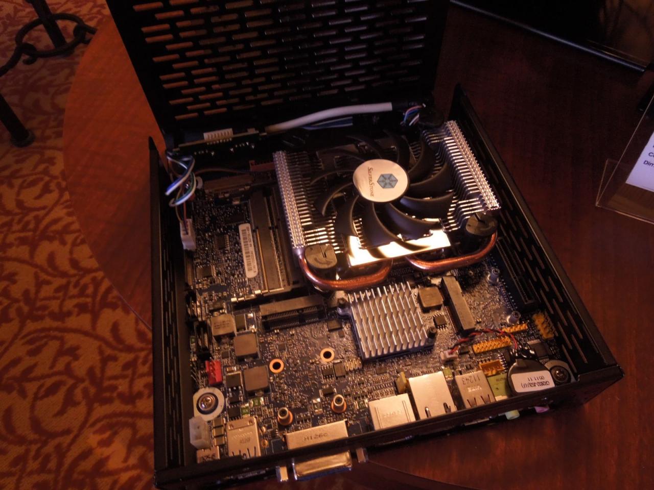 [12/01/2013] PT13: Gehäuse für ultrakompakten Thin-Mini-ITX-PC (3)