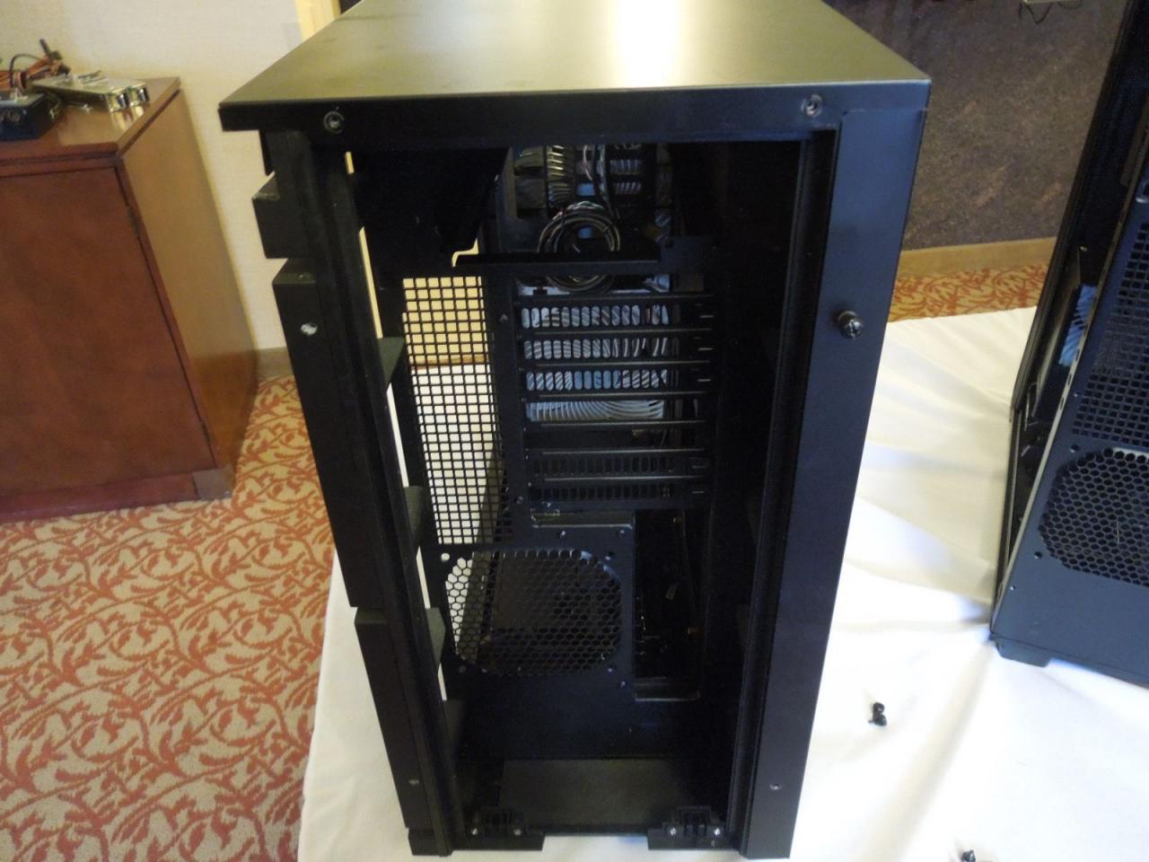 [12/01/2013] Silverstone mit neuen Gehäusen auf der CES (15)