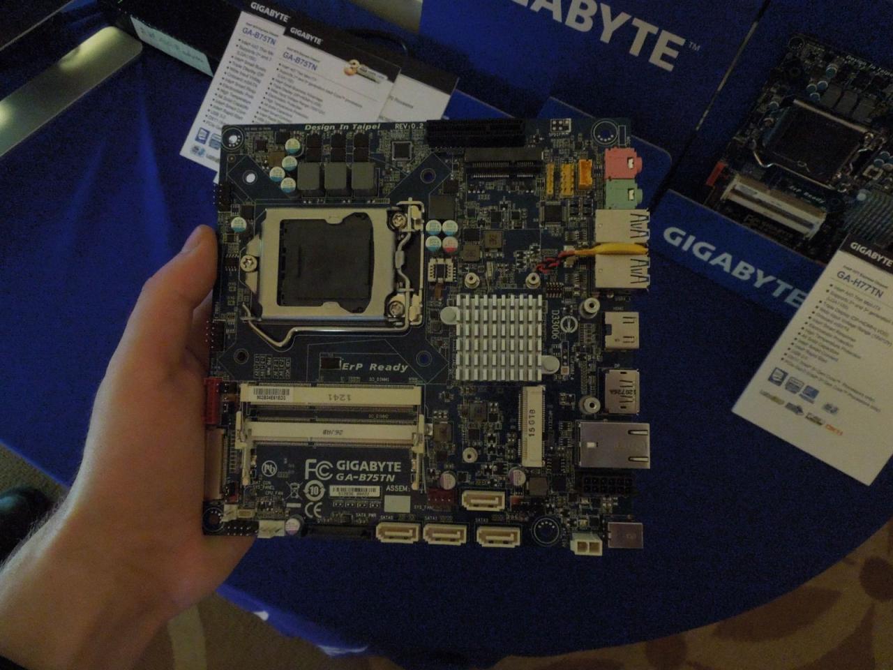 [10/01/2013] Gigabyte mit All-in-One-PC-Lomponenten auf der CES (2)