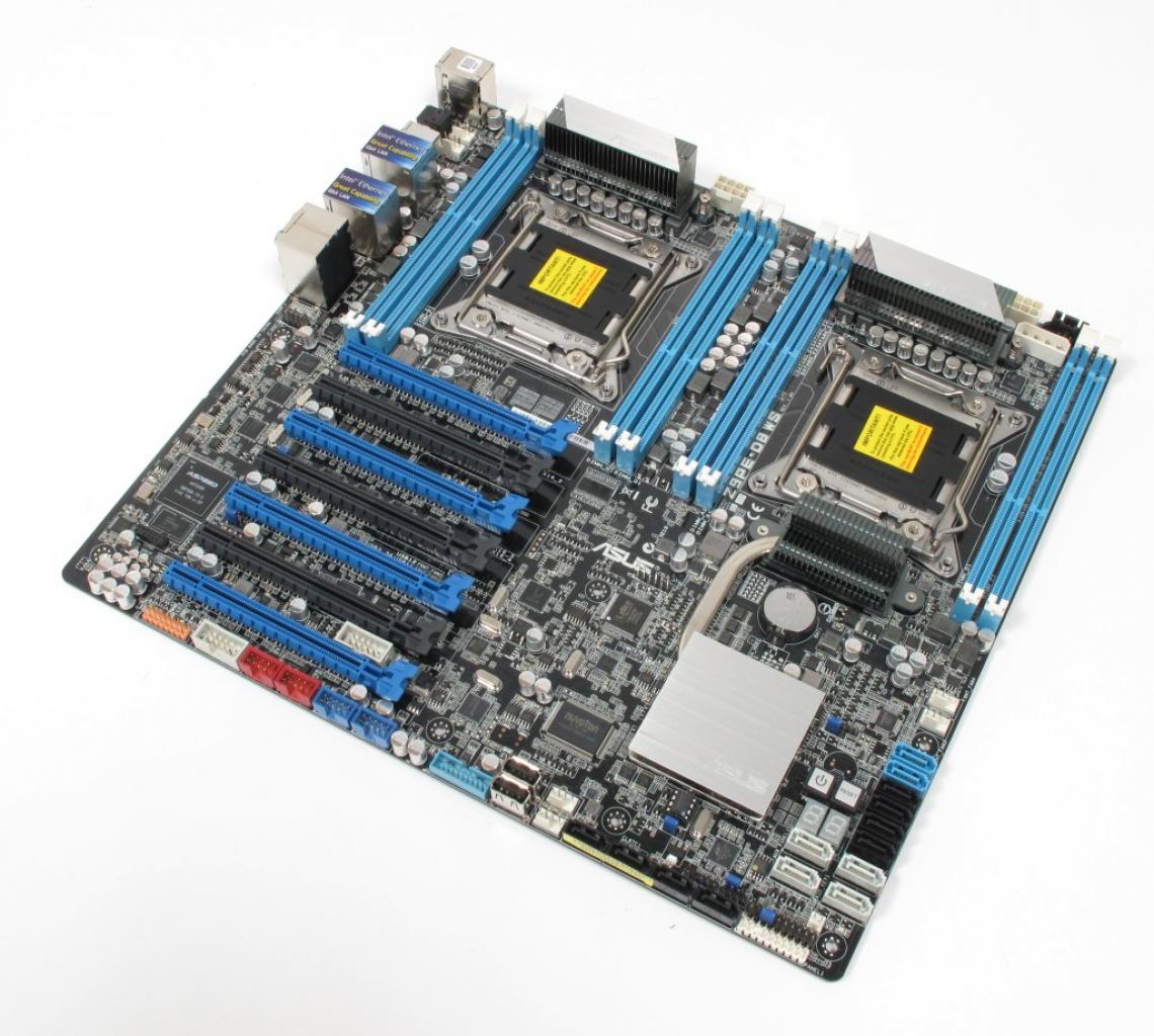 [24/01/2013] Asus Z9PE D8 WS: zweimal acht Kerne gefällig? Dual-Sockel-2011-Mainboards machten hohe Kernzahlen schon vor AMDs Zen möglich.