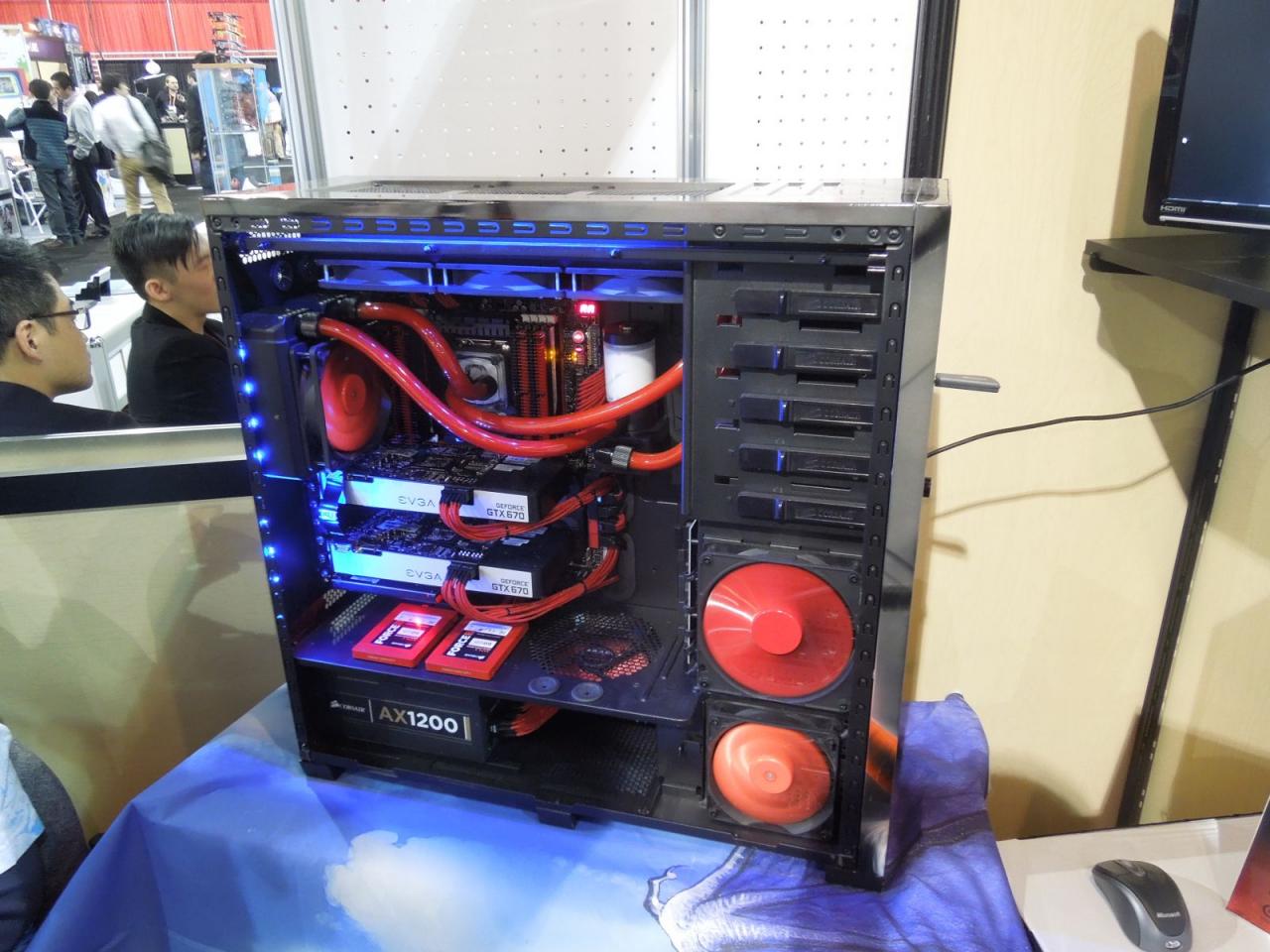 [10/01/2013] Icedragoncooling mit Origin-Komplett-PC und ihrem Kühlmittel auf der CES (1)