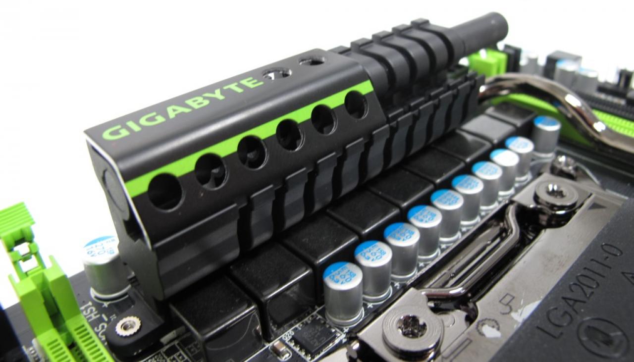 [24/01/2013] Gigabyte G1.Assassin 2: ... ist auch eine weitere Waffe auf den Spannungswandlern erkennbar. Geschmackssache.