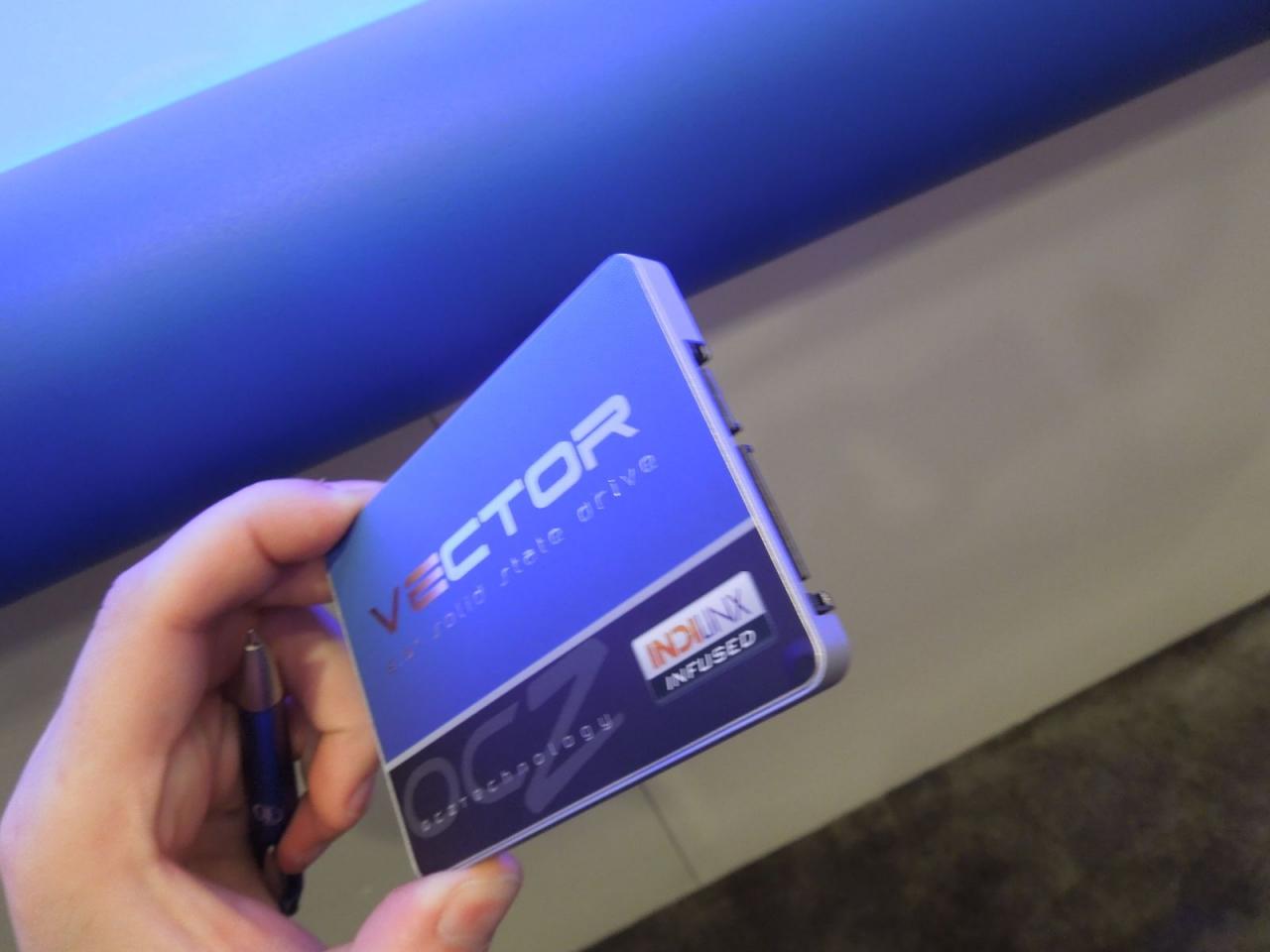 [11/01/2013] OCZ zeigt PCI-E-Vector mit einem Durchsatz von rund 1 GByte/S (3)