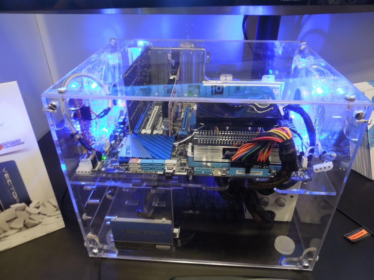 [11/01/2013] OCZ zeigt PCI-E-Vector mit einem Durchsatz von rund 1 GByte/S (8)