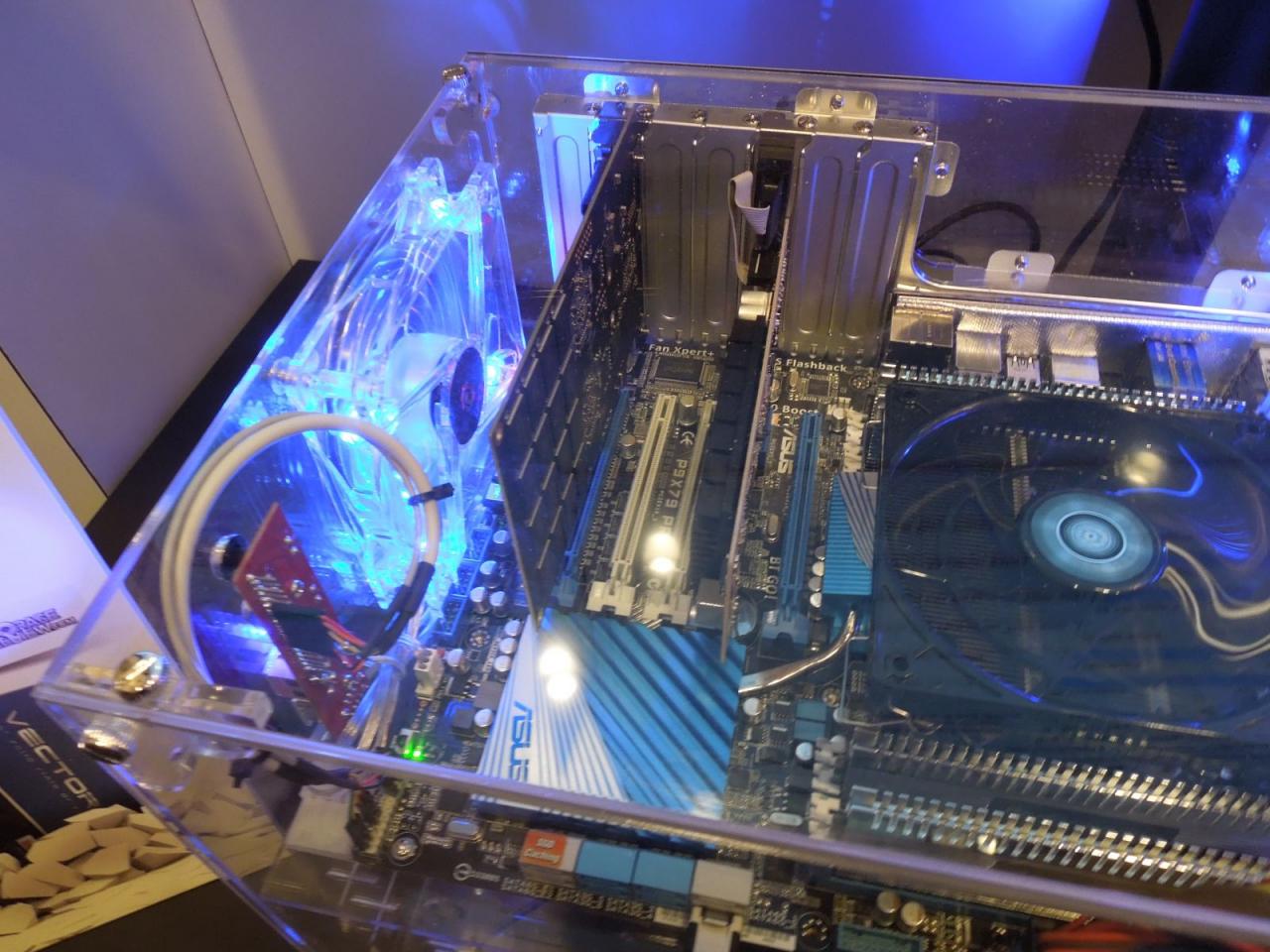 [11/01/2013] OCZ zeigt PCI-E-Vector mit einem Durchsatz von rund 1 GByte/S (9)