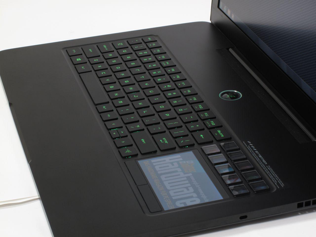 [24/01/2013] Test des Razer Blade: flaches Gaming-Notebook mit OLED-Touchpad (3)