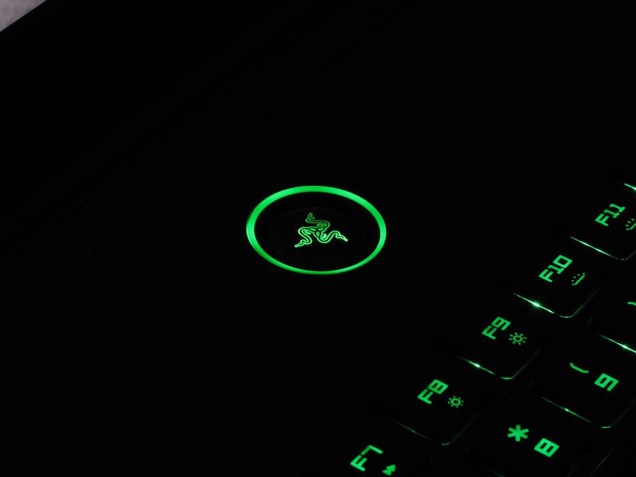 [24/01/2013] Test des Razer Blade: flaches Gaming-Notebook mit OLED-Touchpad (5)