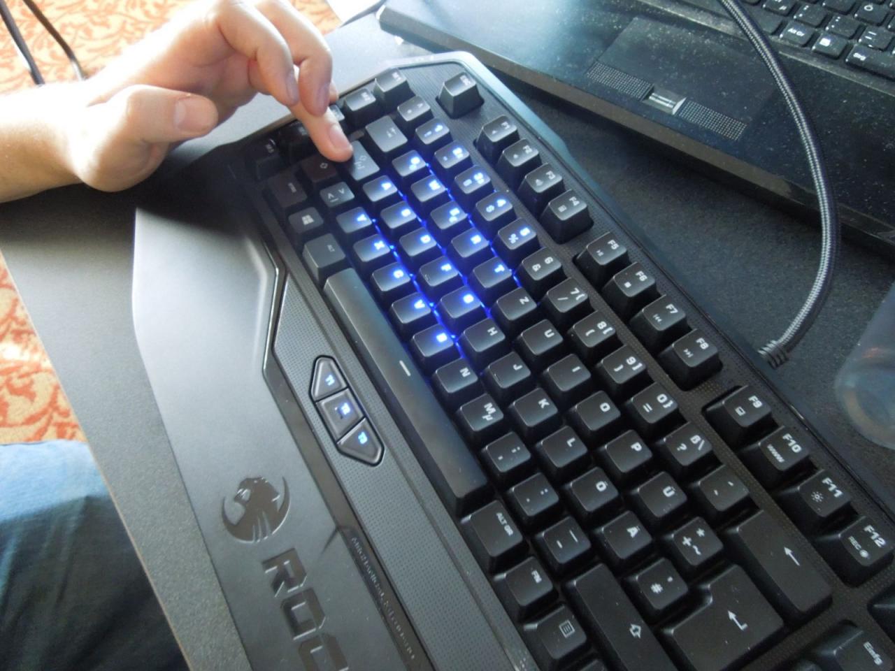 [11/01/2013] Roccat feiert auf der Cebit fünf Jahre Kone und präsentiert erstmalig das mechanische Ryos-Keyboard in Deutschland. (8)
