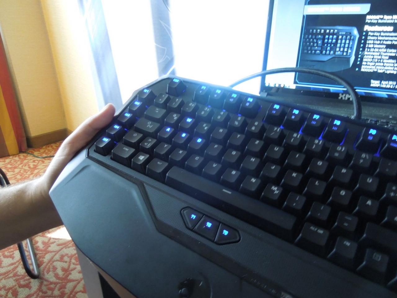 [11/01/2013] Roccat feiert auf der Cebit fünf Jahre Kone und präsentiert erstmalig das mechanische Ryos-Keyboard in Deutschland. (11)