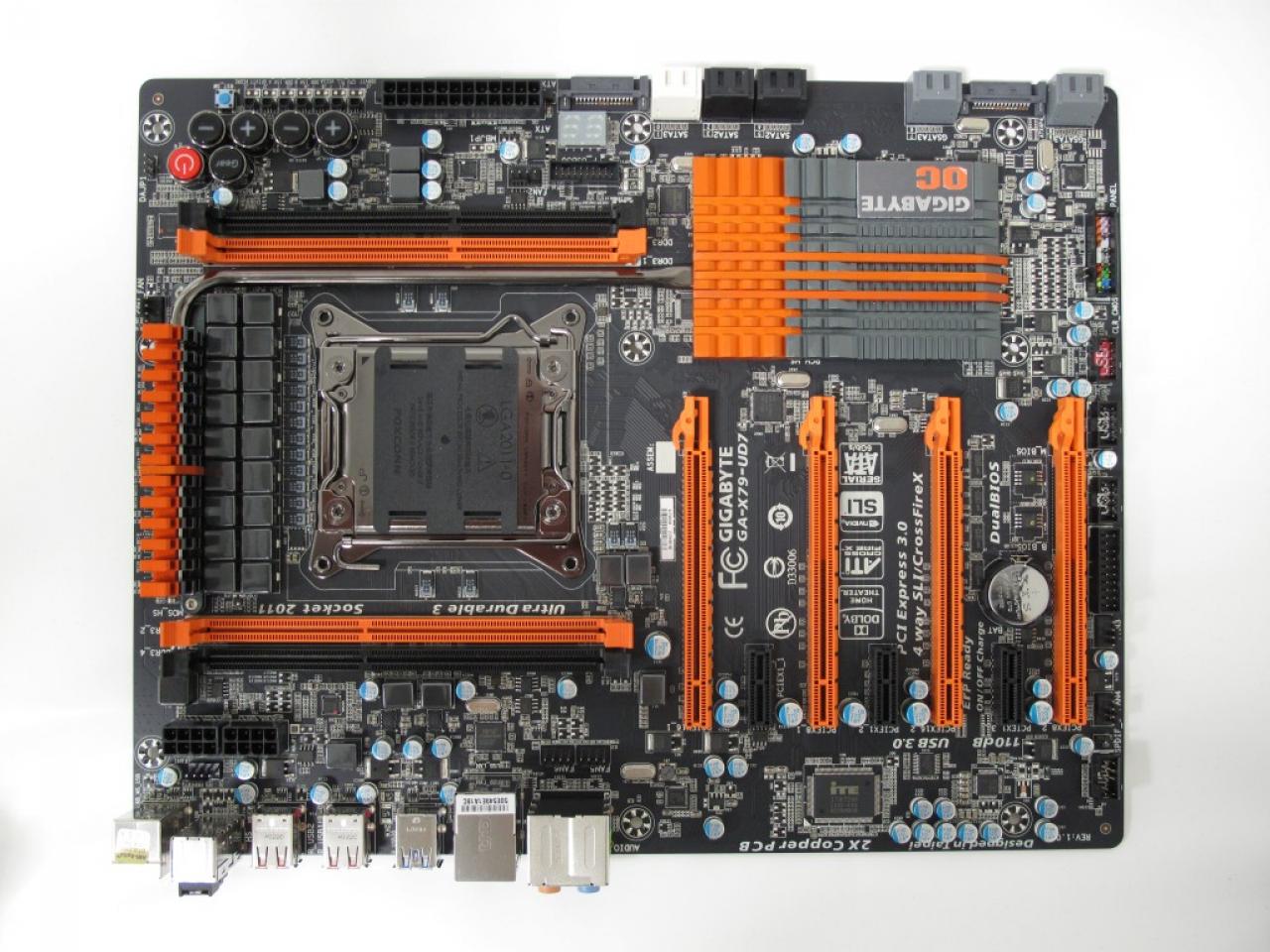 [24/01/2013] Gigabyte X79 UD7: Tolle OC-Funktionen, minimalistische Ausstattung - Gigabyte geht einen ungewöhnlichen Weg. PCGH schätzt das geräumige Sockel-Umfeld noch 11 Jahre später als Plattform für CPU-Kühler-Tests, praktischerweise bot Intel bereits damals 150-TDP-CPUs an.