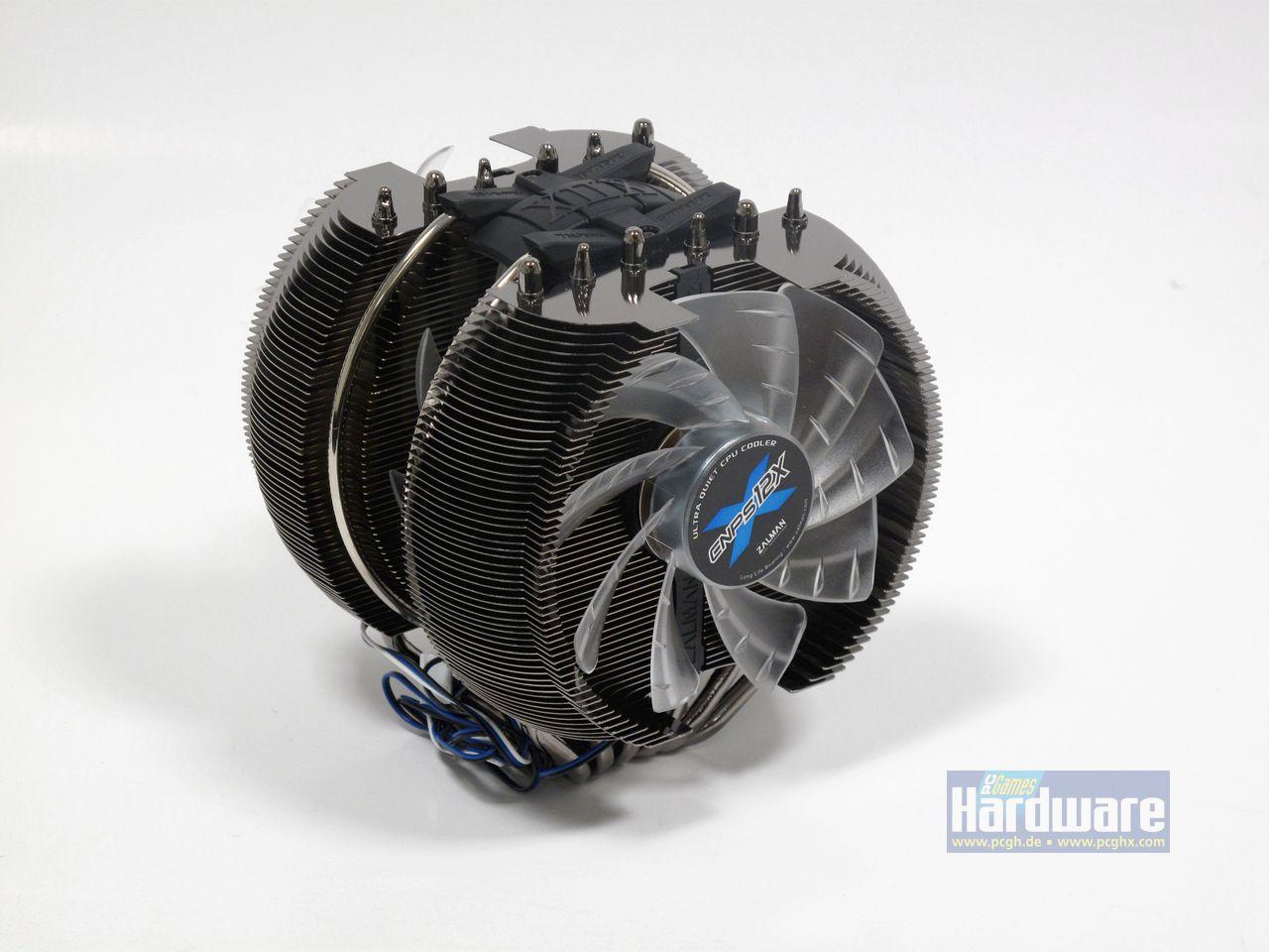 [31/01/2013] NEU Zalman CNPS12X: Im 120-mm-Format bringt der südkoreanische Hersteller sogar drei Lüfter unter.