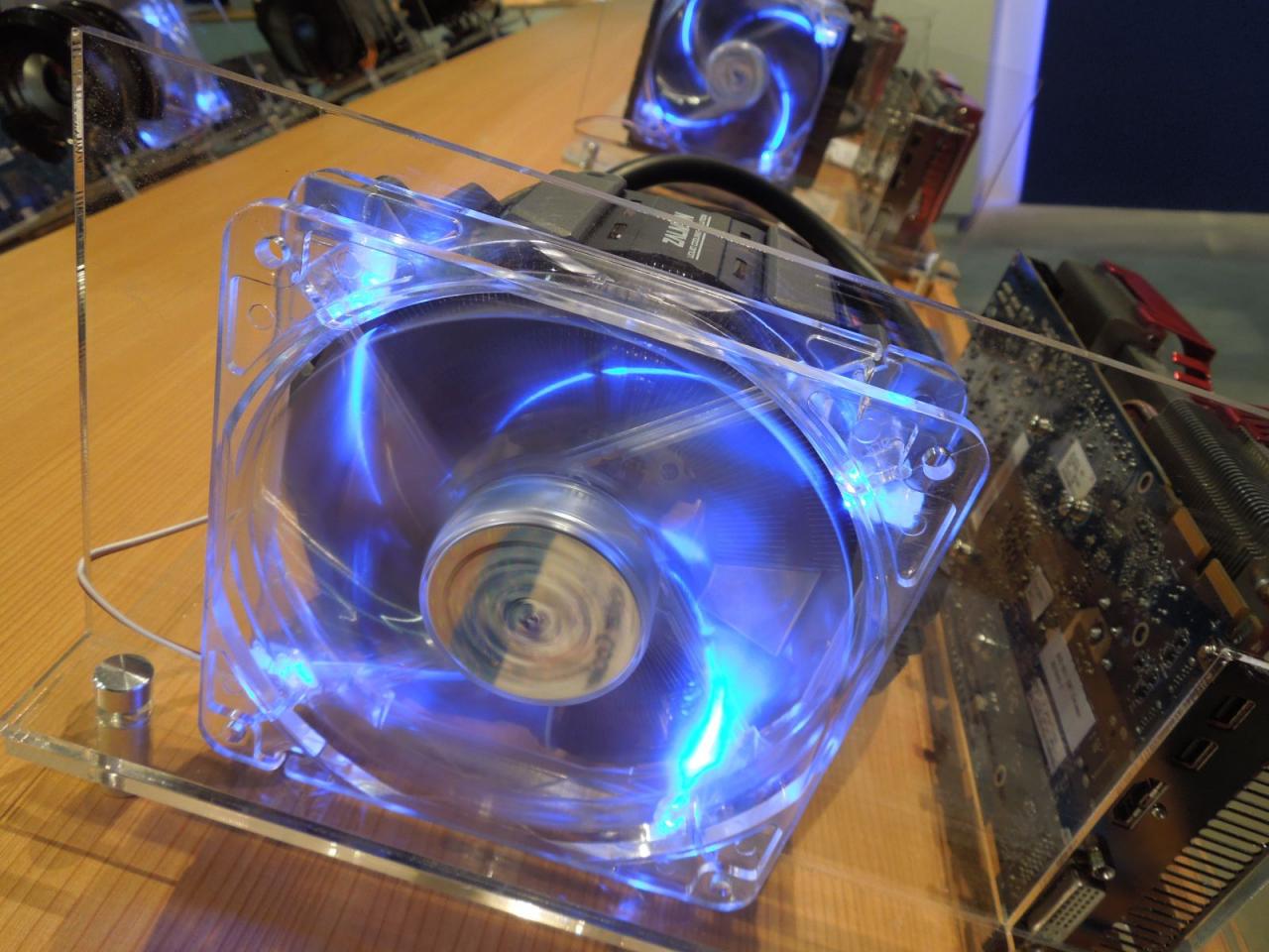 [10/01/2013] Zalman zeigt den FX100 und den C.I. Water Cooler (6)